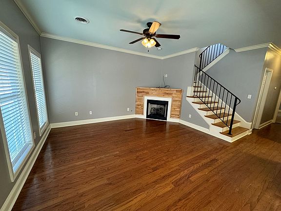 3rd image of 403 Scarlett Dr