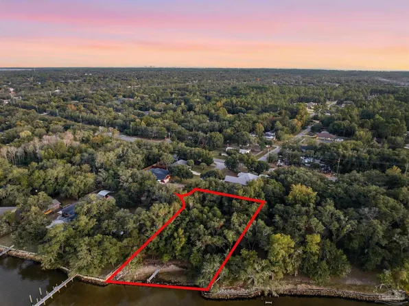 Oak Harbor Dr, Navarre, FL 32566