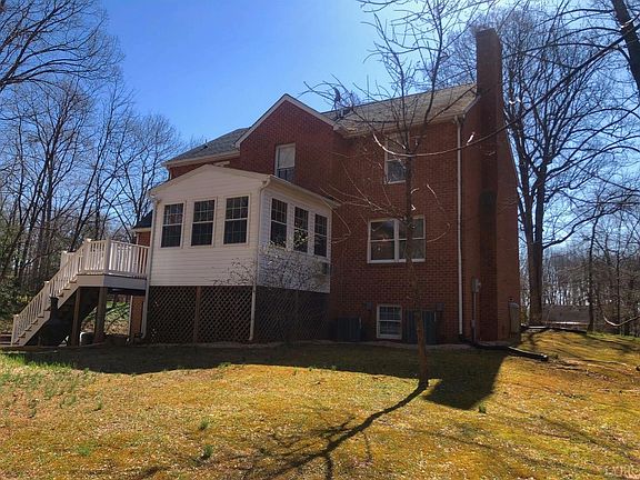5th image of 211 Kingston Dr