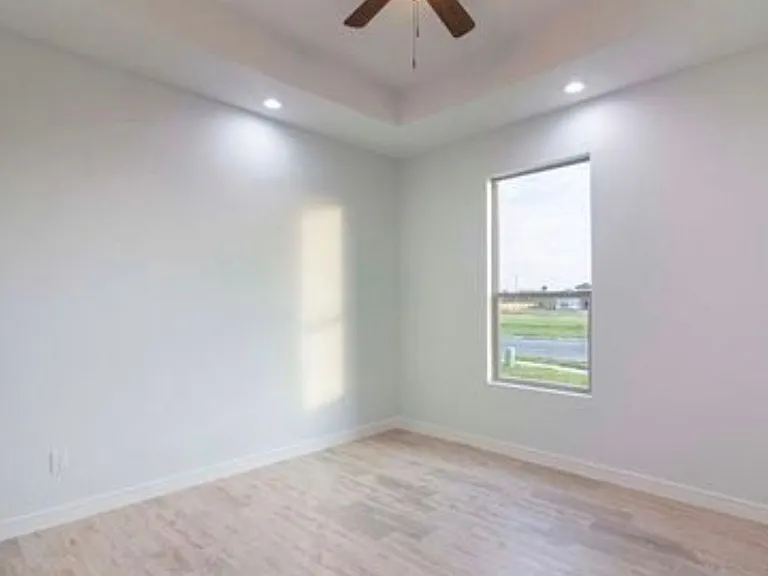 9348 N Queen Palm — Photo 15