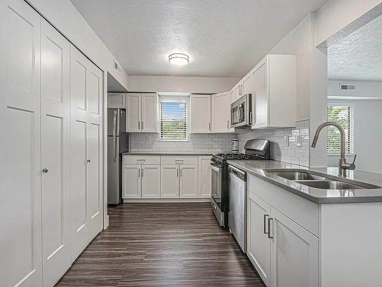 Dupont Lakes Apartments — Photo 51