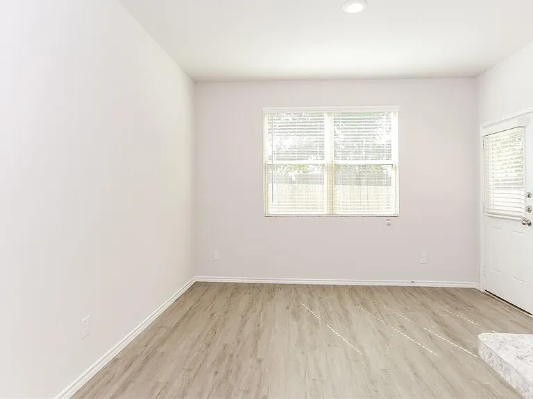 8317 Camellia Tree Ct #8317 — Photo 5