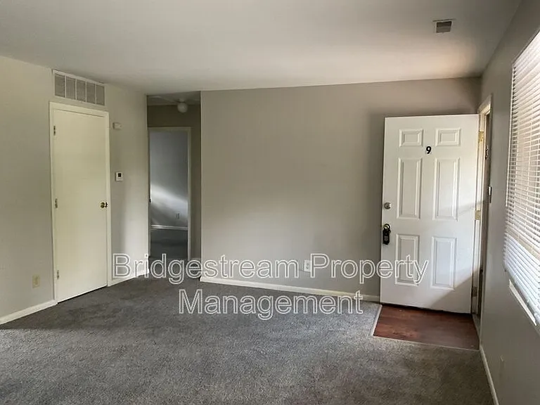 7837 N Main St #9 — Photo 3