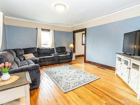 5th image of 210 Ash St