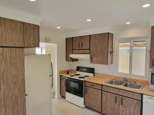 9135 Village 9, Camarillo, CA 93012