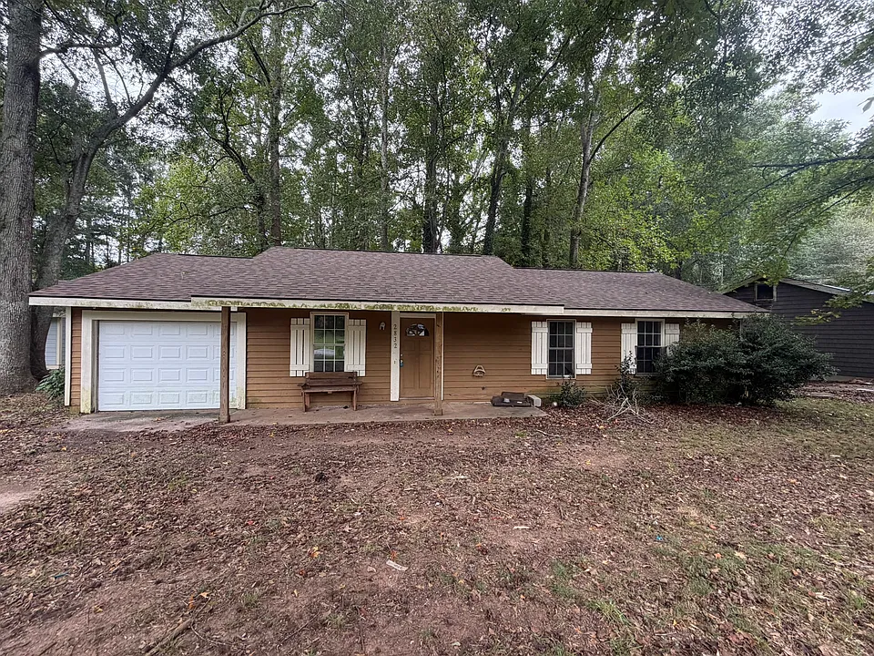 2832 Woodfield Dr