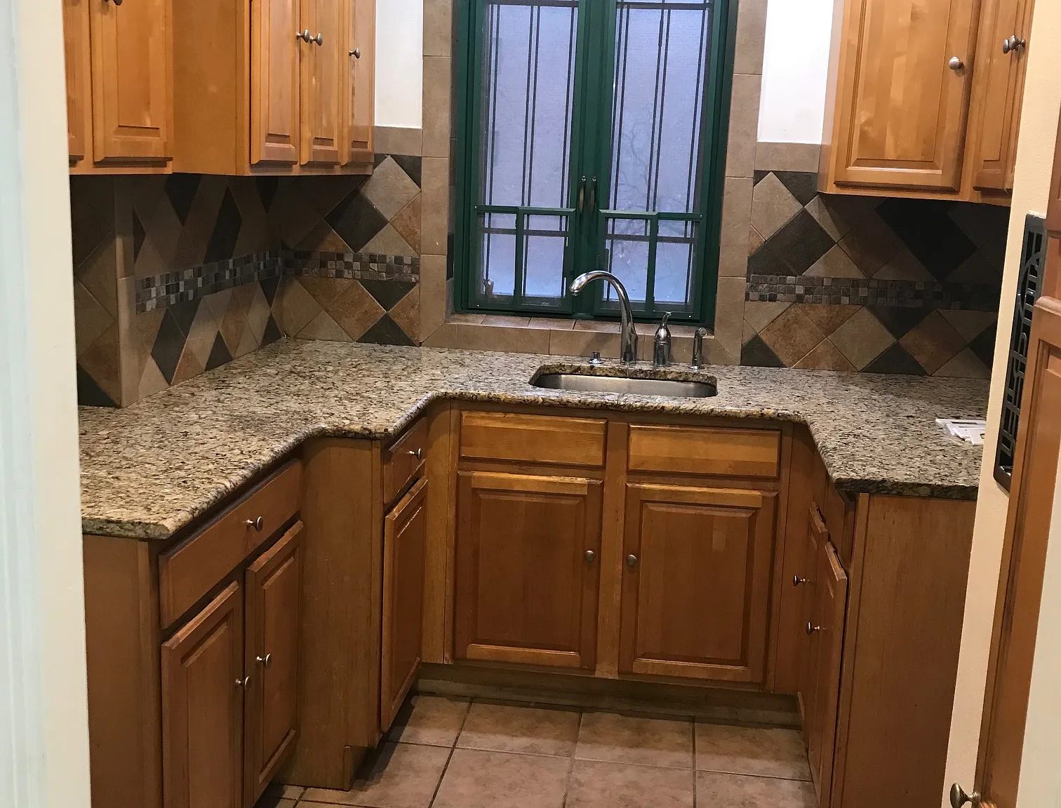 3 bed, 1028 sqft, $3,500 — Photo 1
