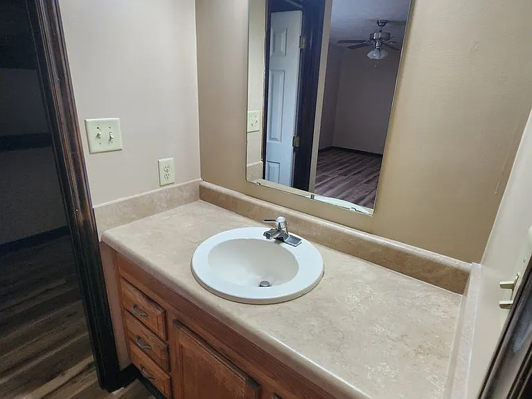 513 Roundtree Dr — Photo 17