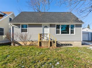 2915 Oakland Rd NE, Cedar Rapids, IA 52402