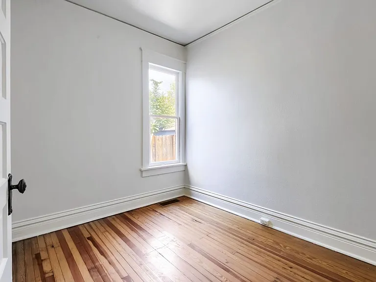 1055 S Pearl St — Photo 6