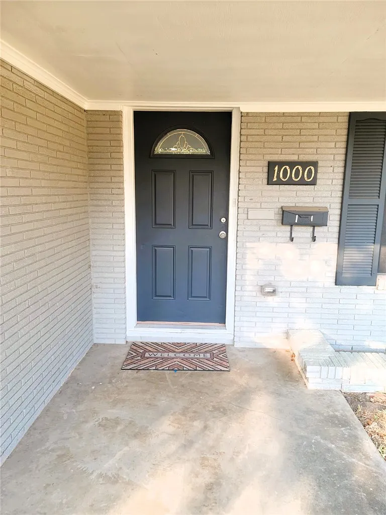 4 bed, 2138 sqft, $3,100 — Photo 3