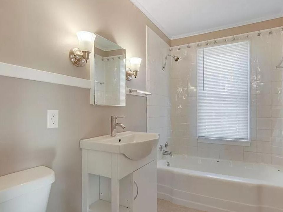 1st image of 816 5th Ave SE #2