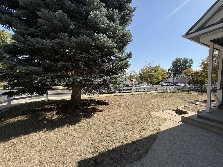 410 E Geneseo St #A — Photo 12