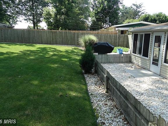 4th image of 302 Middour Ave