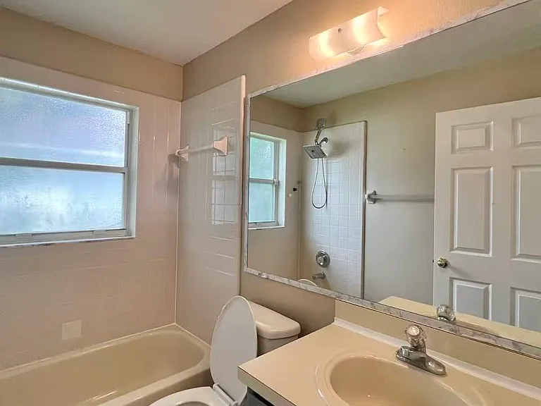 527 Valencia Place Cir — Photo 20