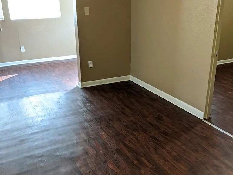 109 W Washington Ave — Photo 28