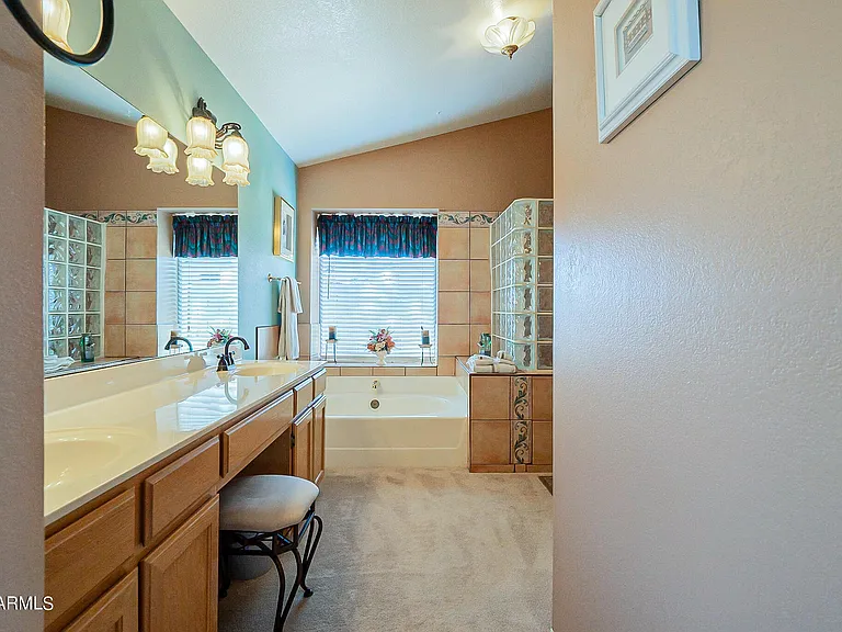 9023 W Lisbon Ln — Photo 35