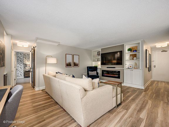 4th image of 3033 N Sheridan Rd APT M1