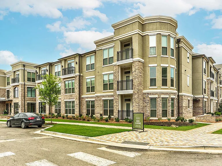 The Heights at Ridgewalk Townhomes & Apartments — Photo 13