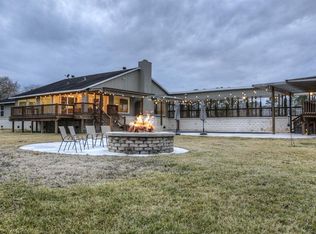 19 Wilderness Trl, Friendswood, TX 77546