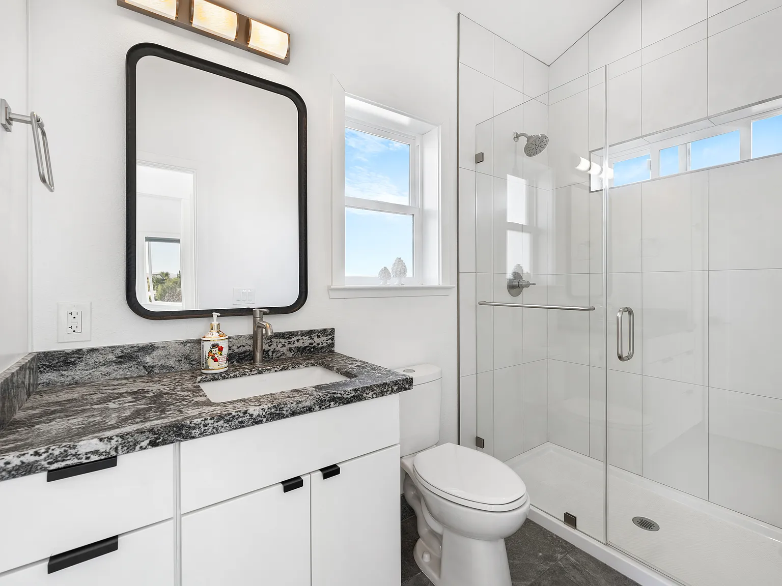 1 bed, 438 sqft, $2,300 — Photo 3