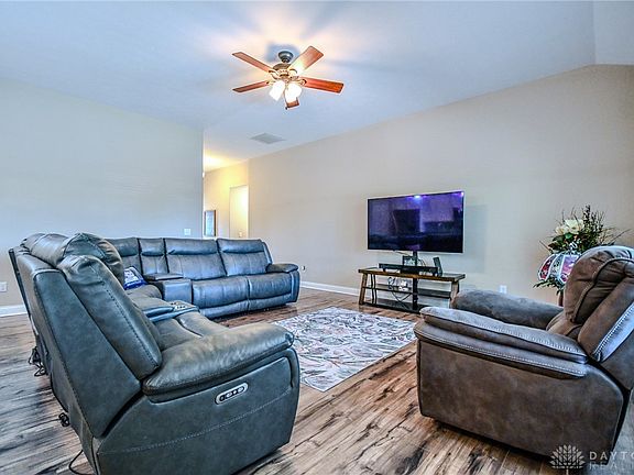 5th image of 734 Deerhurst Dr