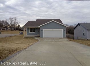 701 6th St, Wakefield, KS 67487