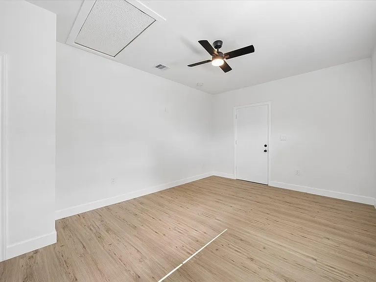 7702 Sealey St — Photo 16