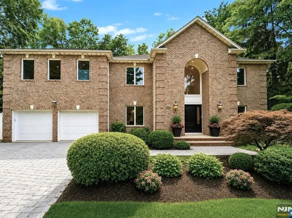 49 Alpine Dr, Closter, NJ 07624