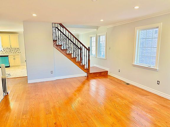 5th image of 84-19 253rd St