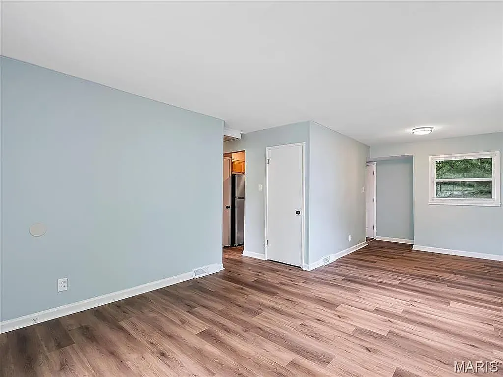 3 bed, 844 sqft, $1,300 — Photo 3