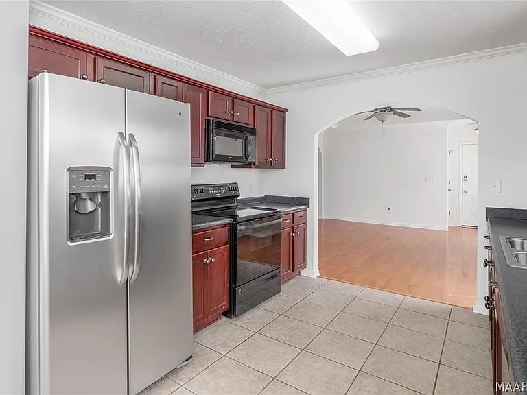 8725 Lindsey Ln — Photo 10