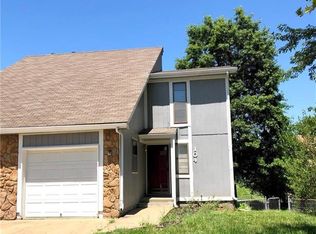104 S Saxony Dr, Olathe, KS 66061