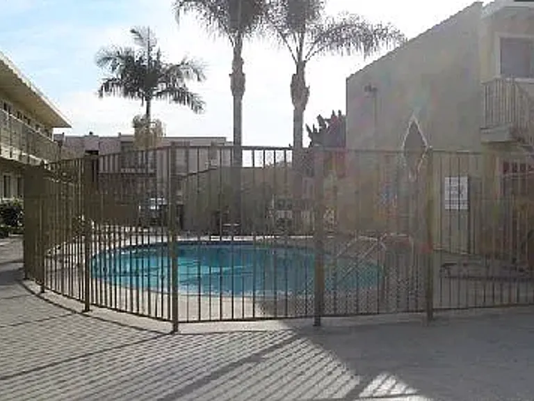 5505 Ackerfield Ave in Long Beach — Photo 28