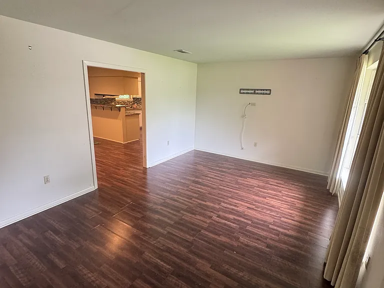695 Maxine Dr — Photo 14