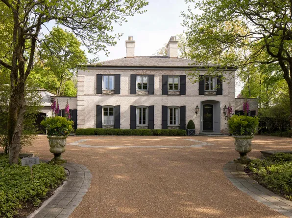 855 Barberry Ln, Lake Forest, IL 60045