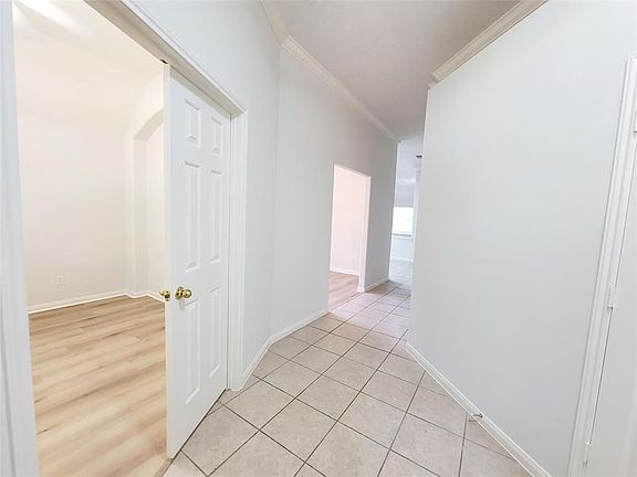 3rd image of 5915 Mettler Ln