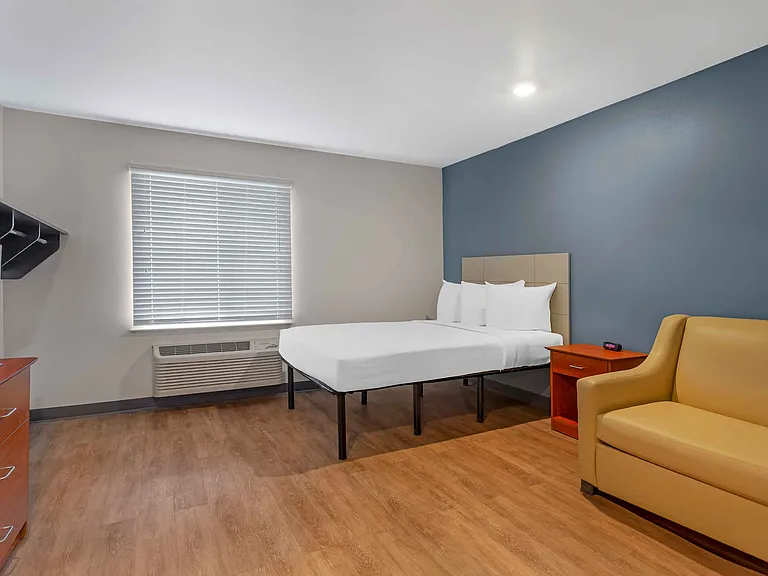 Deluxe Studio - 1 Full Bed