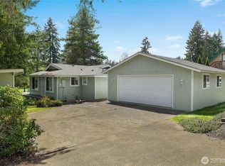 131 N Fairway Drive W, Hoodsport, WA 98548