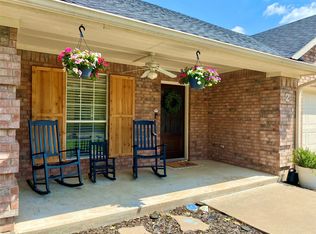 2 Broadmoor Ct, Bonham, TX 75418