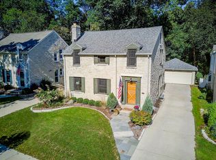 1306 Martha Washington Dr, Wauwatosa, WI 53213