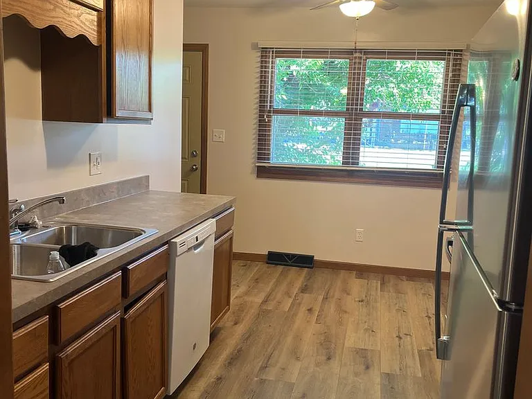 5210 SW 19th Ter — Photo 3