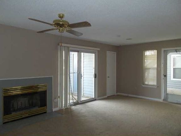 4th image of 8 Ridgewood Pkwy APT B