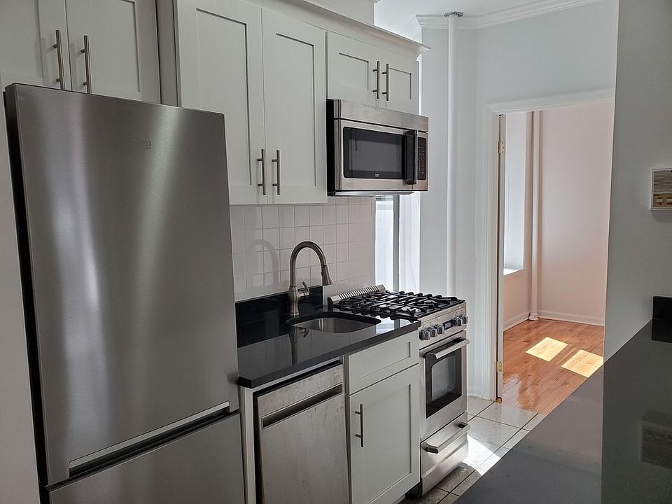 1st image of 225 W 15th St APT 1