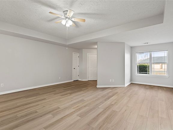 4th image of 211 Ravenwood Blvd