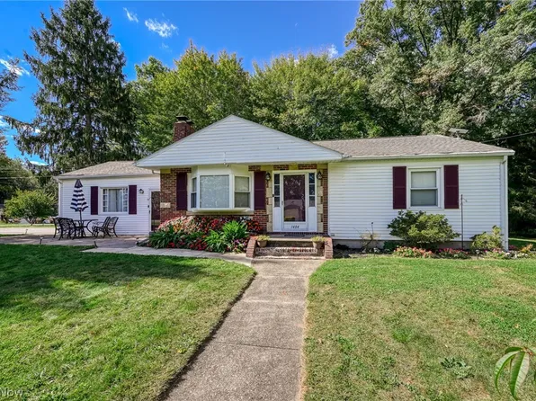 1484 Elm Grove Ave, Akron, OH 44312