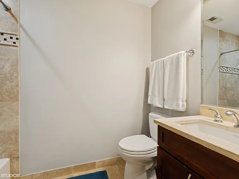 2243 W Irving Park Rd #2W — Photo 15