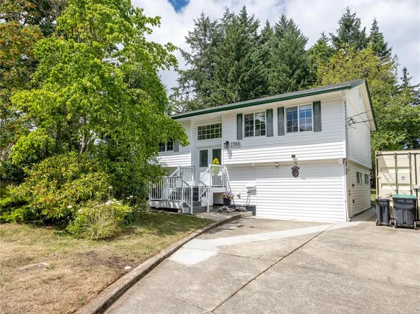 1709 Mahtmof Pl, Comox, BC V9M 2L9