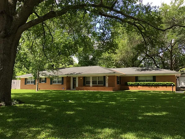 1401 Woodlawn St, Baytown, TX 77520
