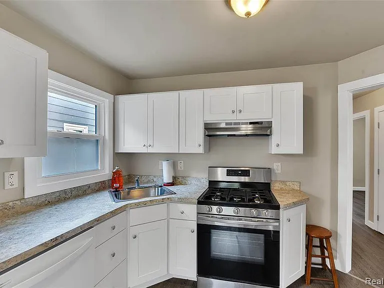 24717 New York St — Photo 13